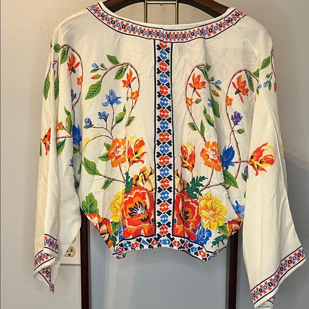 Anthropology Flying Tomato Cream Floral Blouse Dolmen Sleeve Size Medium - Picture 4 of 5
